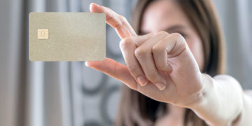 System operacyjny w portfelu. Spojrzenie na mikroprocesor w karcie płatniczej