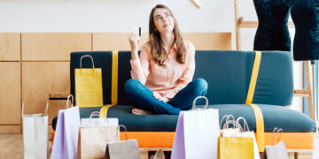 Płatność kartą kredytową stymuluje mózgowy układ nagrody i wpływa na decyzje zakupowe