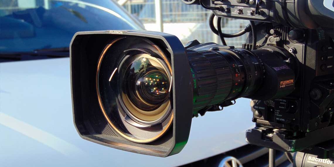 Poseł Lewicy naraził swoje finanse. Pokazał kartę płatniczą w trakcie wywiadu telewizyjnego